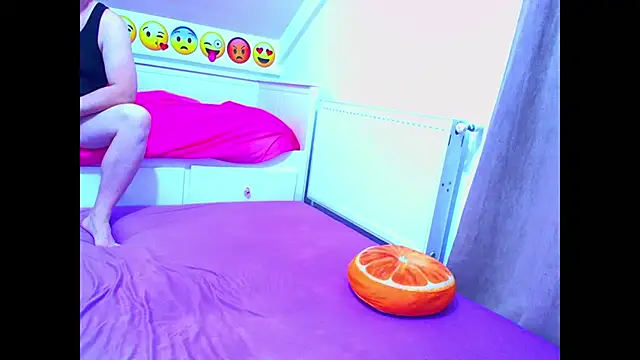 evehotty online show from October 24, 2025, 7:02 pm