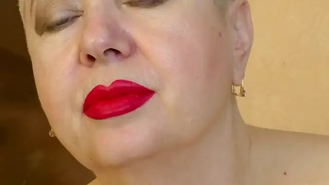 Snapshot of LadyPosh chatting on March 14, 2025, 4:43 am LadyPosh online show from March 14, 2025, 4:43 am