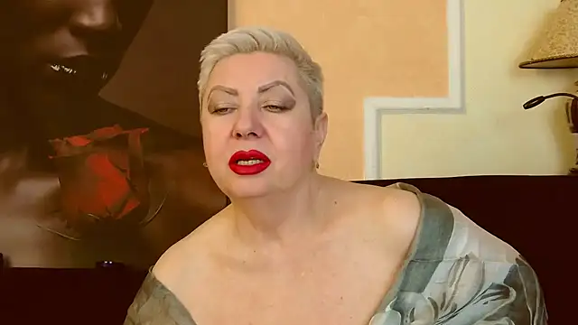 Snapshot of LadyPosh chatting on March 21, 2025, 9:45 pm LadyPosh online show from March 21, 2025, 9:45 pm