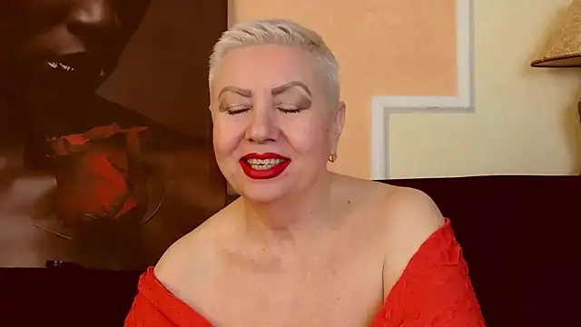 Snapshot of LadyPosh chatting on October 7, 2025, 9:05 pm LadyPosh online show from October 7, 2025, 9:05 pm