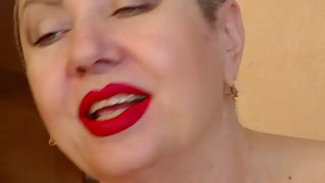 Snapshot of LadyPosh chatting on October 28, 2025, 10:20 pm LadyPosh online show from October 28, 2025, 10:20 pm