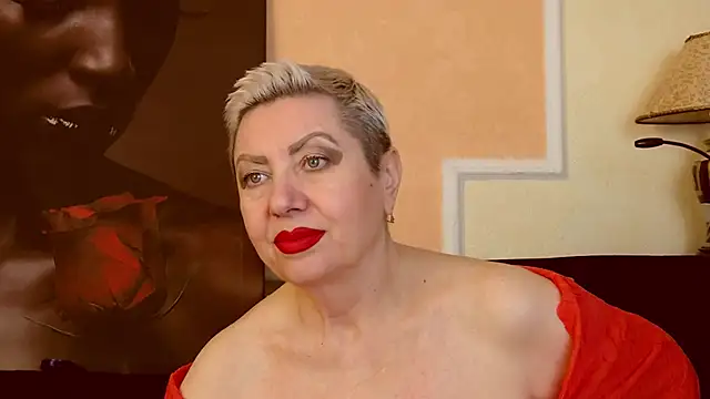 Snapshot of LadyPosh chatting on November 4, 2025, 10:24 pm LadyPosh online show from November 4, 2025, 10:24 pm