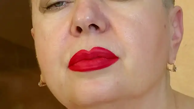 Snapshot of LadyPosh chatting on March 8, 2025, 2:55 am LadyPosh online show from March 8, 2025, 2:55 am