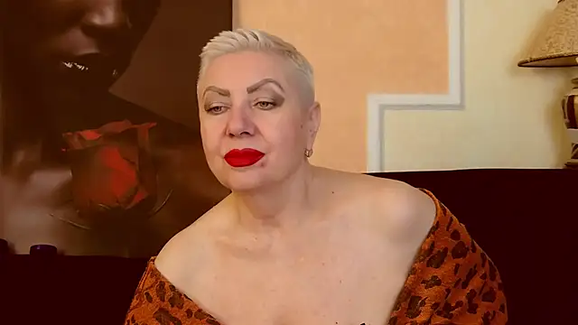 Snapshot of LadyPosh chatting on October 8, 2025, 8:53 pm LadyPosh online show from October 8, 2025, 8:53 pm