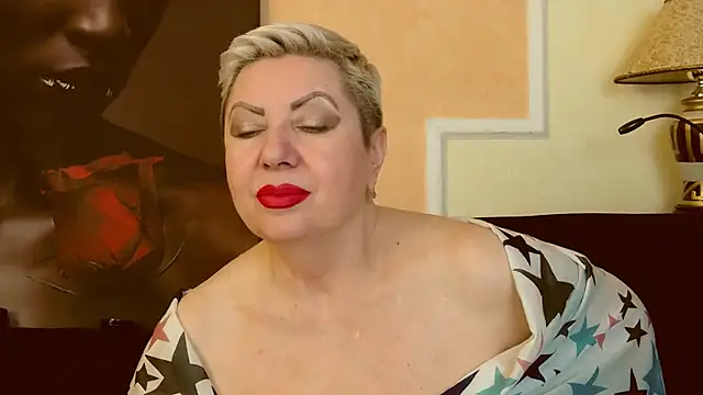 Snapshot of LadyPosh chatting on February 26, 2025, 9:42 pm LadyPosh online show from February 26, 2025, 9:42 pm