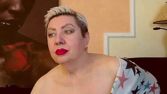 Snapshot of LadyPosh chatting on November 20, 2025, 9:15 pm LadyPosh online show from November 20, 2025, 9:15 pm