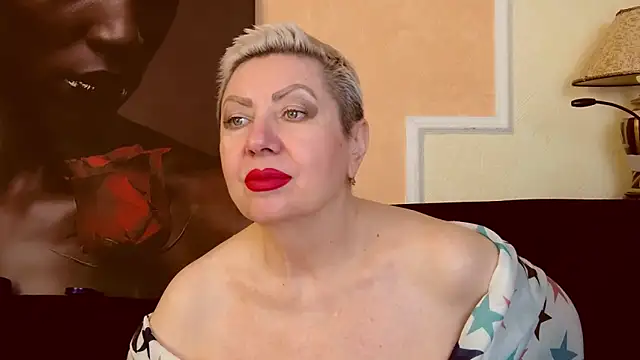 Snapshot of LadyPosh chatting on November 5, 2025, 10:13 pm LadyPosh online show from November 5, 2025, 10:13 pm