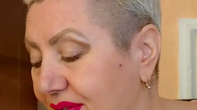 Snapshot of LadyPosh chatting on October 22, 2025, 9:03 pm LadyPosh online show from October 22, 2025, 9:03 pm