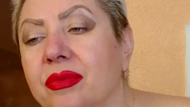 Snapshot of LadyPosh chatting on October 3, 2025, 8:43 pm LadyPosh online show from October 3, 2025, 8:43 pm