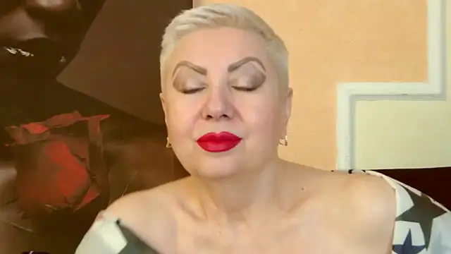 Snapshot of LadyPosh chatting on March 12, 2025, 9:45 pm LadyPosh online show from March 12, 2025, 9:45 pm