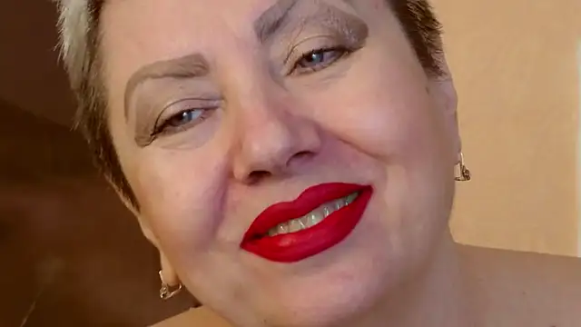 Snapshot of LadyPosh chatting on November 18, 2025, 11:15 pm LadyPosh online show from November 18, 2025, 11:15 pm