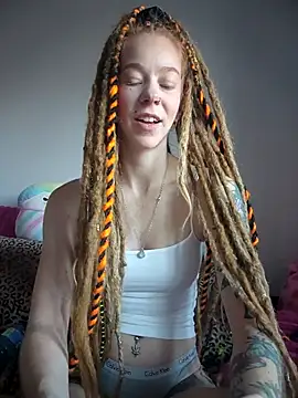 LucidLucy online show from November 4, 2025, 1:04 pm