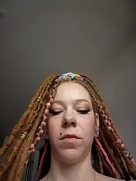 LucidLucy online show from February 5, 2026, 2:24 pm