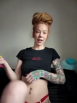 LucidLucy online show from February 26, 2026, 5:02 pm