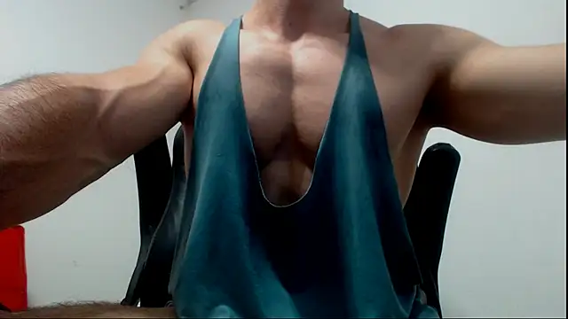 sexy fit guy on cam online show from June 20, 2026, 9:58 am