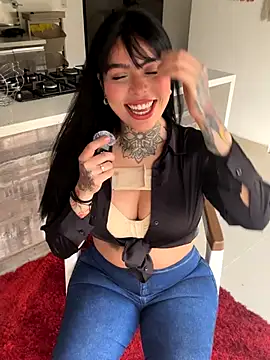 curvyliciousss online show from November 12, 2025, 4:11 pm