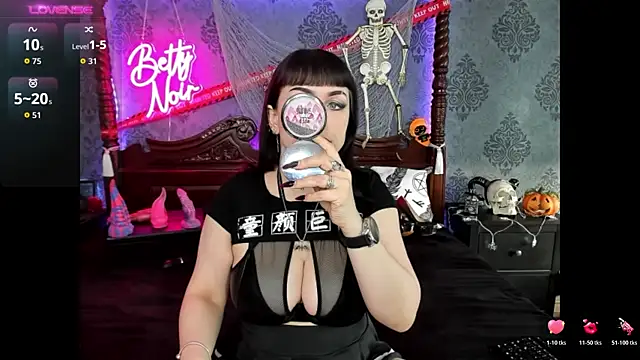 BettyNoir online show from October 29, 2025, 7:51 am