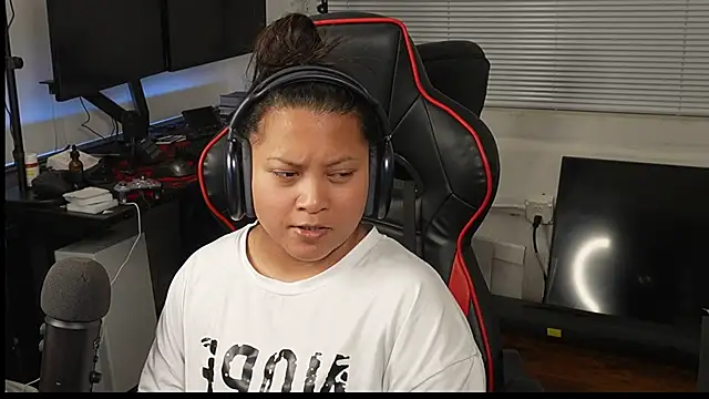 Bubbleliyah online show from February 26, 2025, 1:57 am