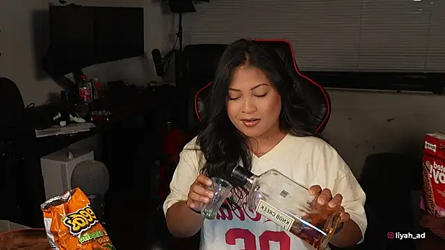 Bubbleliyah online show from November 12, 2025, 1:43 am