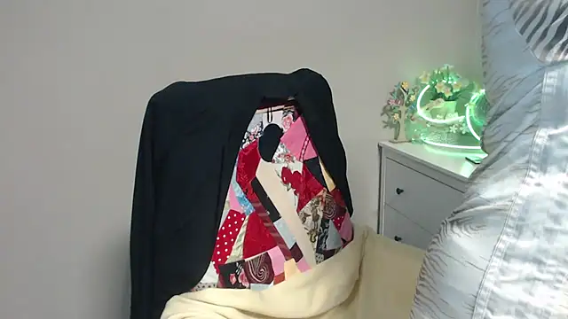 Adelewildx online show from March 18, 2025, 4:18 am