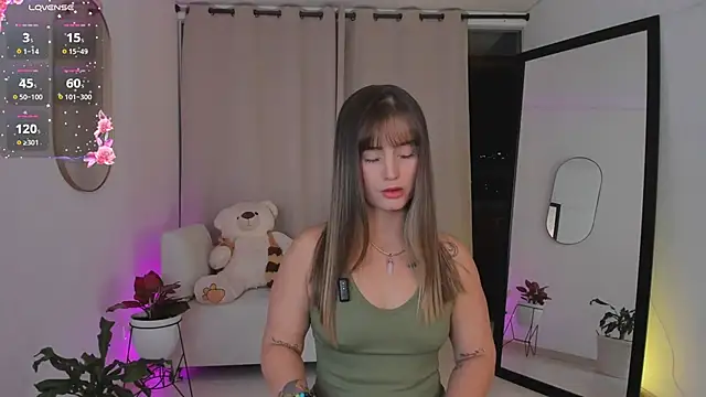 roxie gates  online show from October 21, 2025, 11:04 pm