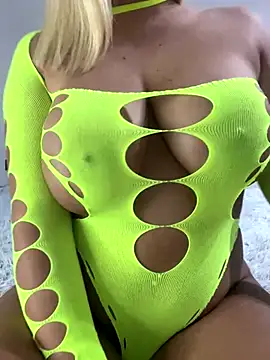 Snapshot of Liiaa chatting on November 9, 2025, 11:14 am Liiaa online show from November 9, 2025, 11:14 am