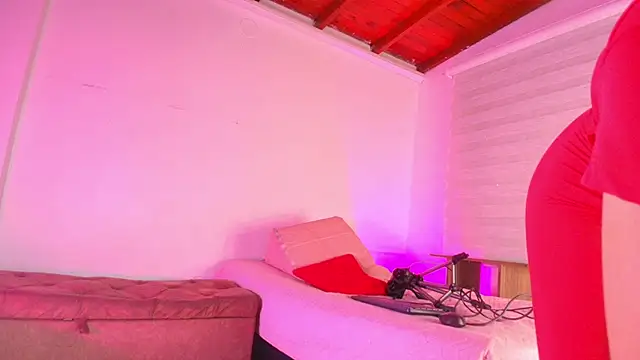 emyli sw  online show from September 20, 2025, 3:11 am