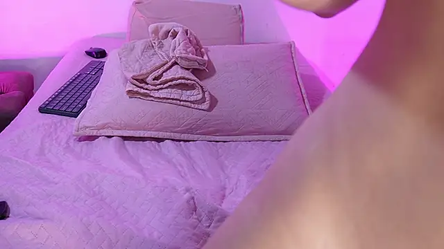 emyli sw  online show from September 22, 2025, 3:12 am