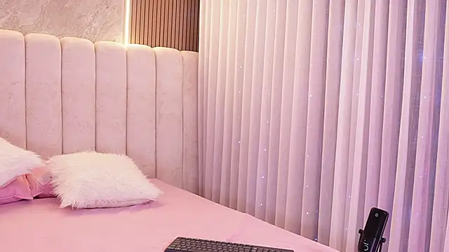 emyli sw  online show from February 14, 2026, 3:07 am