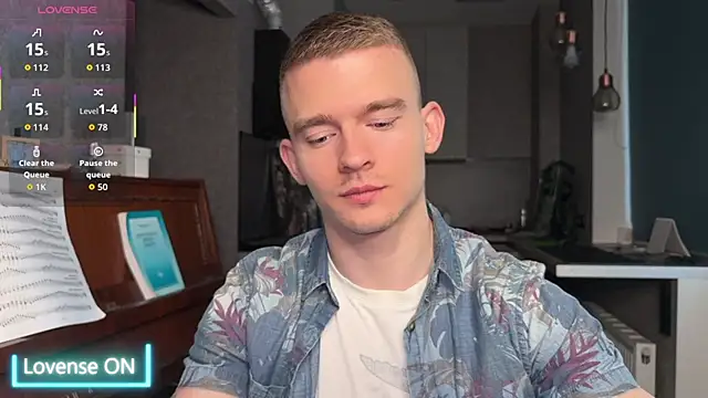 Marvelboy  online show from November 11, 2025, 11:27 am