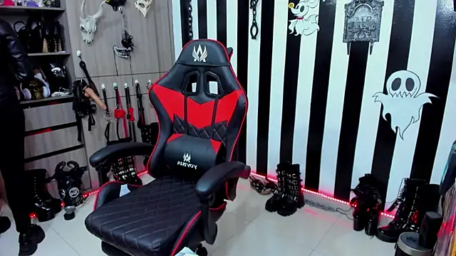 Mistress Yelena online show from December 2, 2024, 4:37 pm