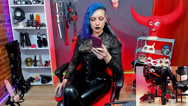 Snapshot of Mistress_Yelena chatting on June 14, 2026, 2:24 am Mistress Yelena online show from June 14, 2026, 2:24 am