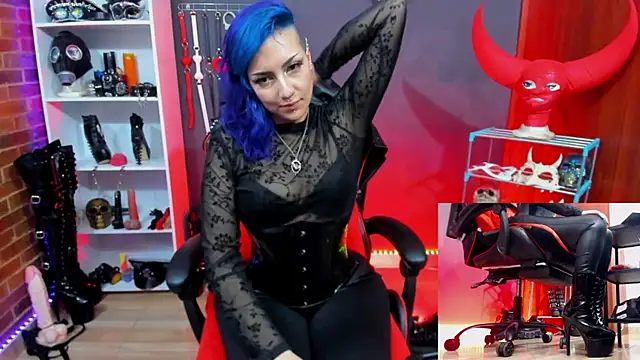 Snapshot of Mistress_Yelena chatting on July 14, 2026, 11:33 pm Mistress Yelena online show from July 14, 2026, 11:33 pm
