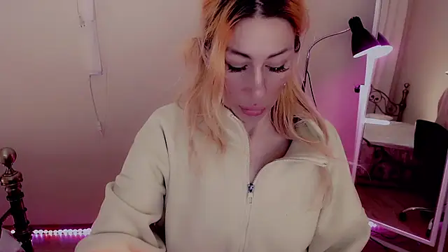 AnnieGOld  online show from February 27, 2025, 10:20 pm