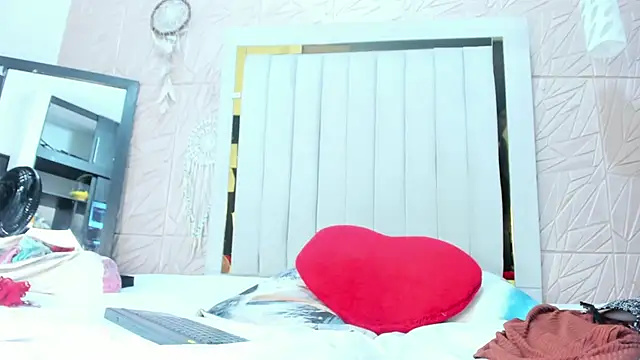 Rebecca Mitchell online show from October 30, 2025, 11:30 am