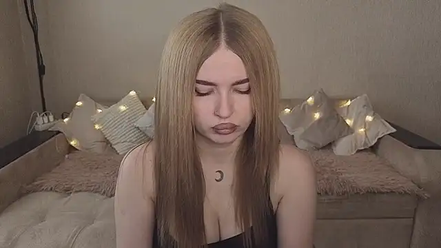 ViolettaLopez online show from October 3, 2025, 11:12 am