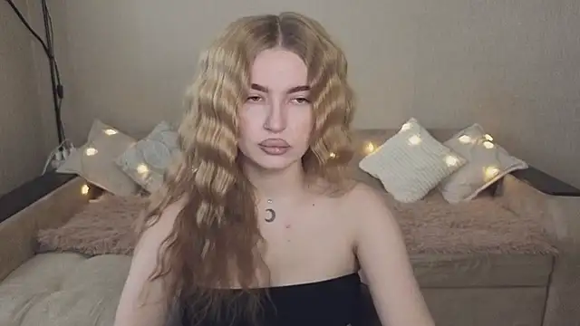 ViolettaLopez online show from September 10, 2025, 11:20 am