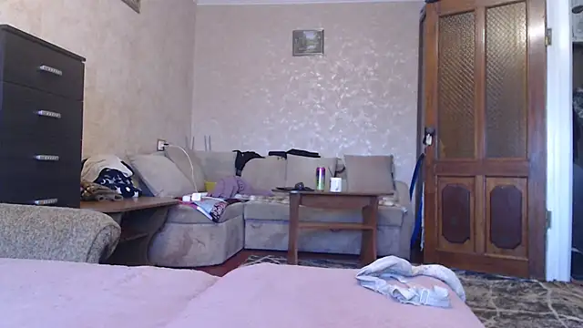 Amy August online show from November 22, 2025, 9:41 am