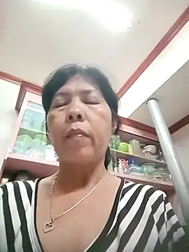 TropicalFlower online show from November 9, 2025, 4:05 am