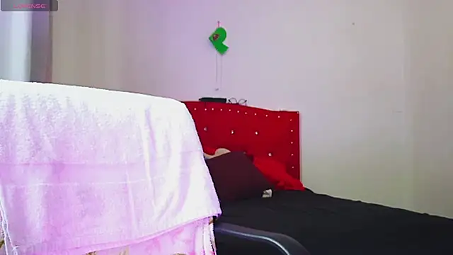 mayhott2 online show from November 18, 2025, 5:16 pm