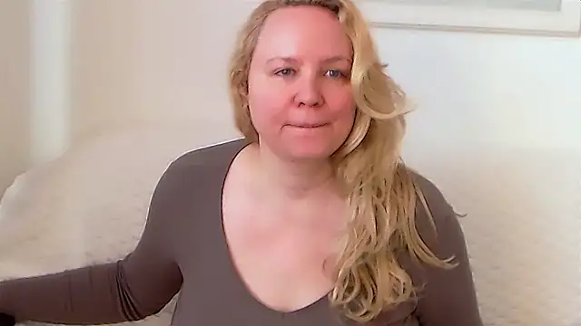 Snapshot of Sarah4you chatting on October 24, 2025, 2:16 pm Sarah4you online show from October 24, 2025, 2:16 pm