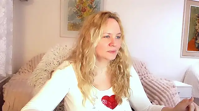 Snapshot of Sarah4you chatting on March 15, 2025, 9:49 pm Sarah4you online show from March 15, 2025, 9:49 pm