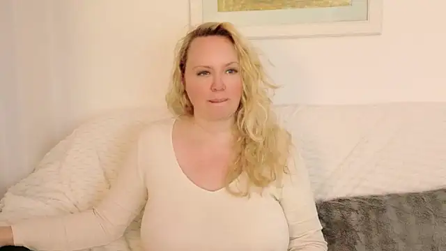 Snapshot of Sarah4you chatting on November 27, 2025, 4:40 pm Sarah4you online show from November 27, 2025, 4:40 pm