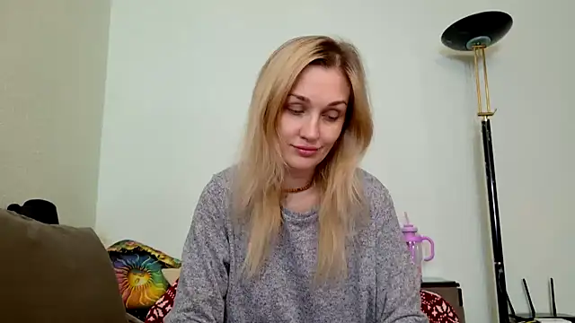 ModelEva online show from December 2, 2025, 10:28 am