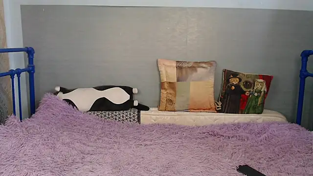 ivamayy online show from September 22, 2025, 7:47 am