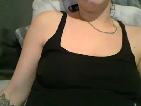 geilmeisje98 online show from January 24, 2025, 8:32 pm