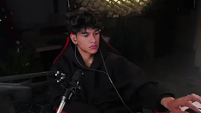 amateur bigcock1 online show from November 16, 2025, 6:29 am