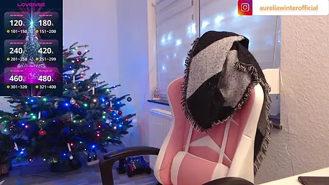 AureliaWinter online show from December 30, 2024, 4:51 pm