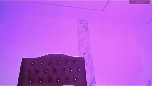 alysson 18 online show from October 6, 2025, 1:01 pm