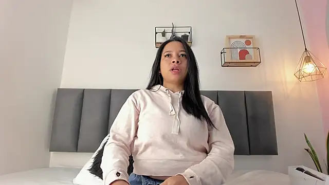 MaraOwen  online show from December 20, 2025, 12:08 pm